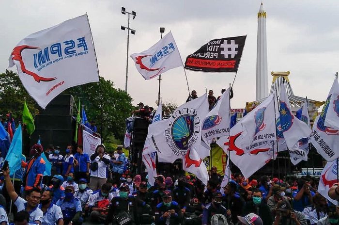 Intip Peringatan May Day di Surabaya: Buruh Gelar Aksi di Kantor Gubernur Jatim, Apa Saja Tuntutannya?