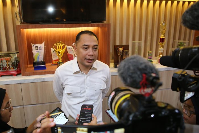Kasus Dugaan Penahanan Ijazah di Surabaya, Wali Kota Eri Cahyadi Dampingi Karyawan Lapor ke Polisi