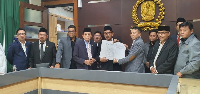 Anggota Komisi C datangi ruang Ketua DPRD Jatim, Senin (19/5/2025).