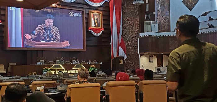 Suasana rapat Paripurna DPRD Jawa Timur pada Kamis (22/5/2025).
