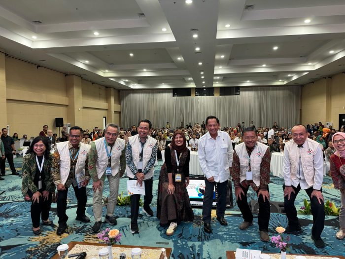 Bupati Jember Gus Fawait saat menerima penghargaan bertarf nasional di bidang pendidikan, Rabu (14/5/2025). Dok Pemkab Jember