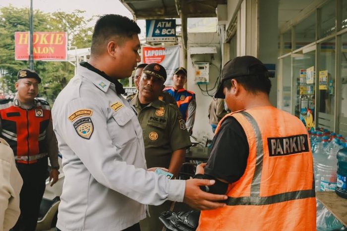 Dishub Surabaya Ciduk Puluhan Jukir Liar di Minimarket, Akan Gelar Operasi di Semua Kecamatan