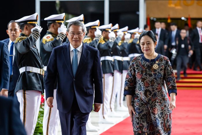 Puan menerima PM Li Qiang yang datang bersama sejumlah menteri kabinet China di Gedung Nusantara, Kompleks Parlemen, Senayan, Jakarta, Minggu (25/5/2025).
