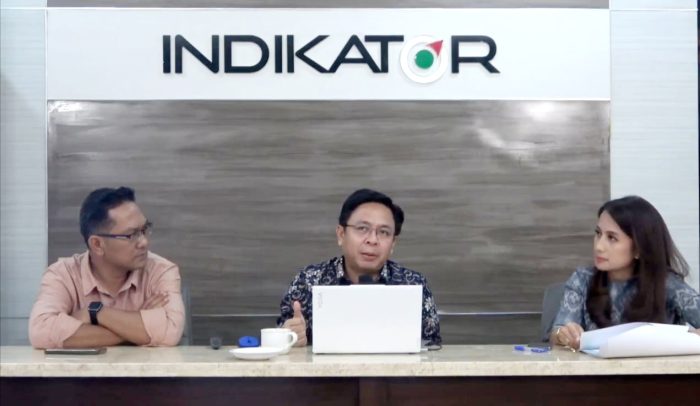 Survei Indikator: Mayoritas Warga Jatim Puas Kinerja Khofifah-Emil di 100 Hari Pertama
