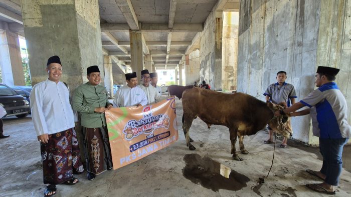 PKS Jatim Serahkan Hewan Kurban ke PWNU, MUI dan PWM