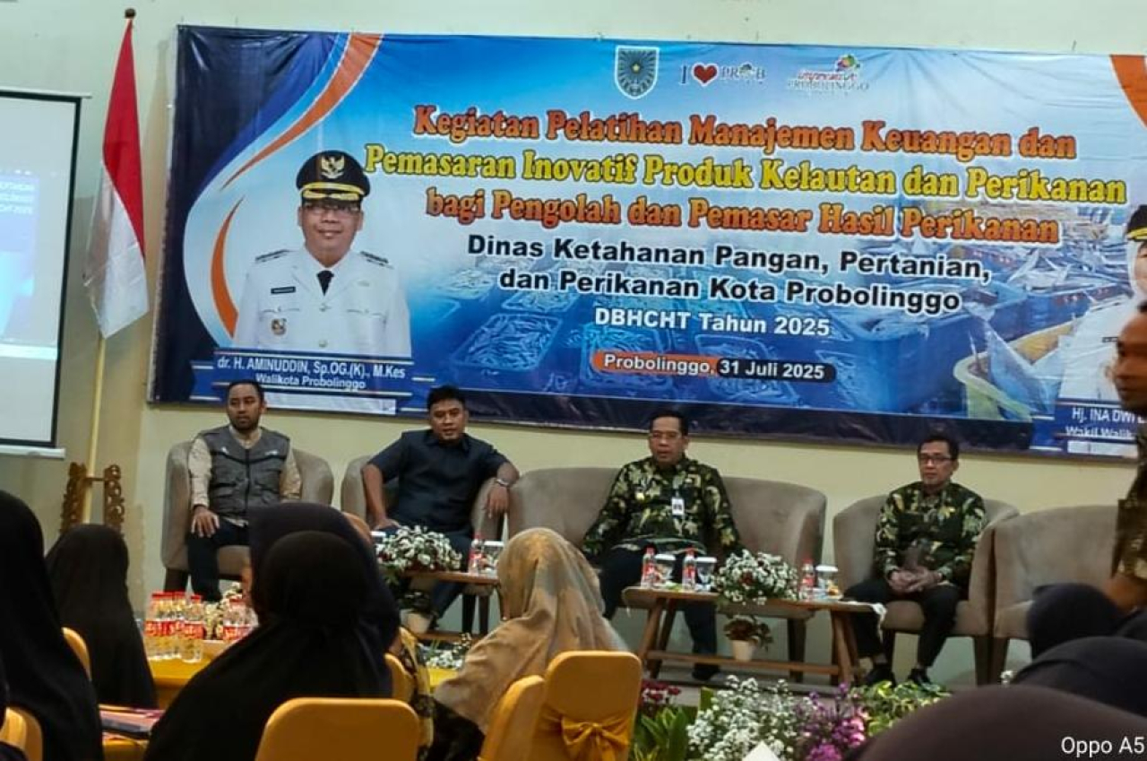 Kegiatan Pelatihan Manajemen Keuangan dan Pemasaran Inovatif Produk Kelautan dan Perikanan bago Pengolah dan Pemasar Hasil Perikanan yang diselenggarakan DKPPP Kota Probolinggo. (Foto: M Hidayatullah/lingkaran.net(