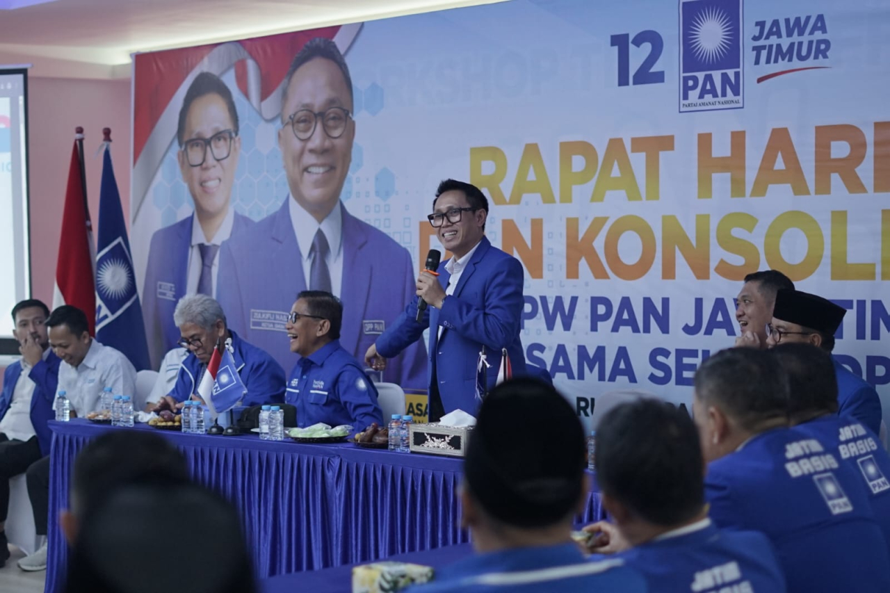 Eko Patrio, Sekjen PAN memimpin rapat perdana pengurus baru DPW PAN Jatim periode 2024–2029 di Surabaya, Sabtu (26/7/2025). (Foto: Heru Humas PAN)