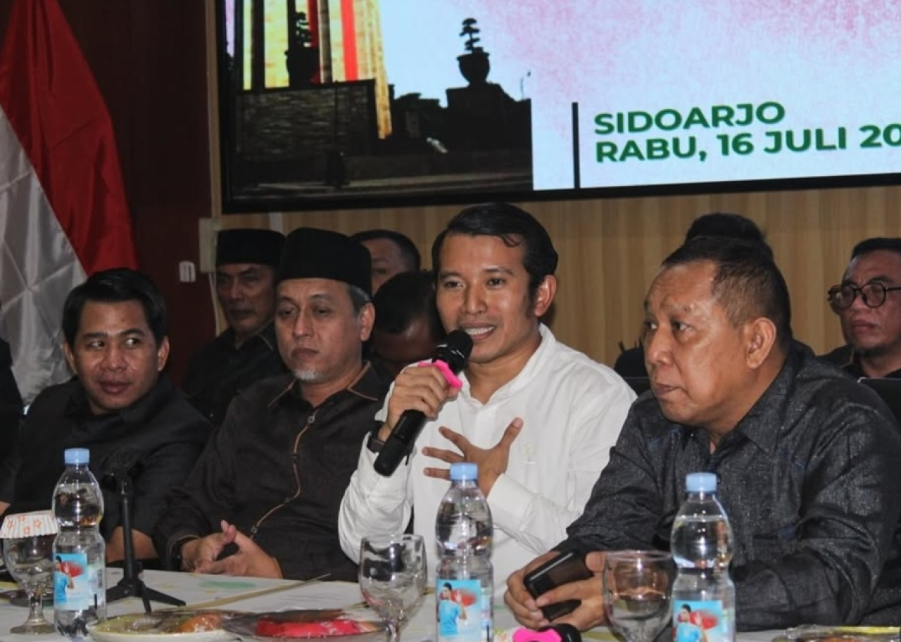 Koalisi Sidoarjo Maju saat menggelar konferensi pers terkait penolakan terhadap LPJ Bupati 2024. (Foto: Adam Rusydi for Lingkaran.net)