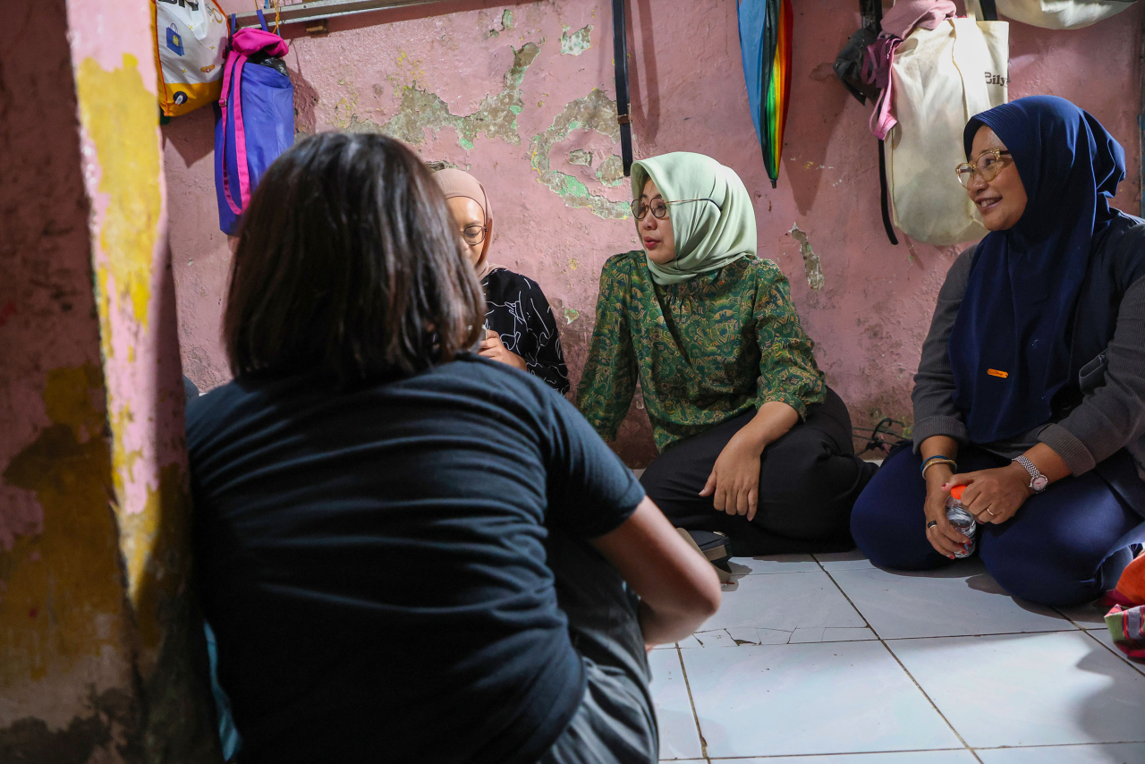 Pemkot Surabaya memberikan pendampingan kepada anak yang terjaring sweeping jam malam anak