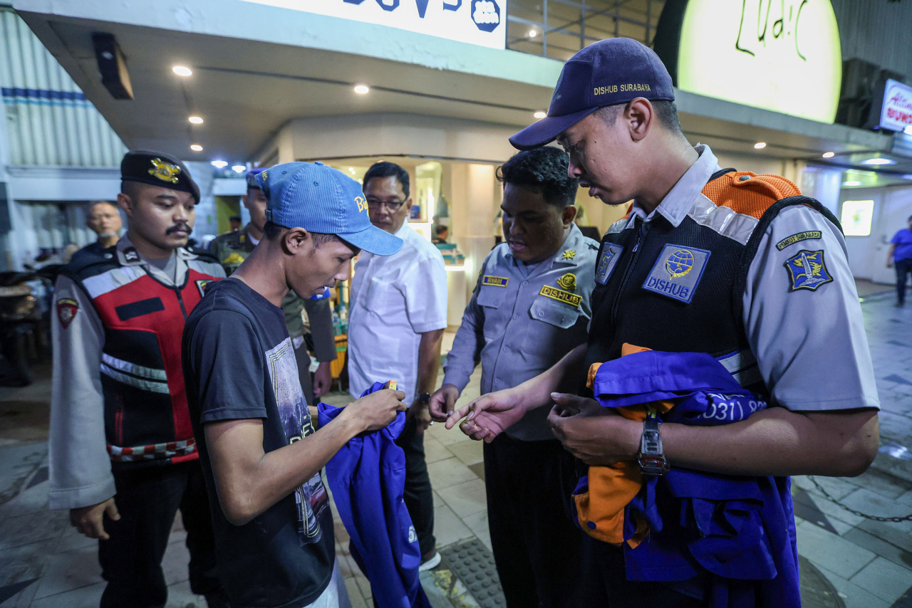Razia gabungan jukir tak resmi menyasar kawasan Jalan Tunjungan