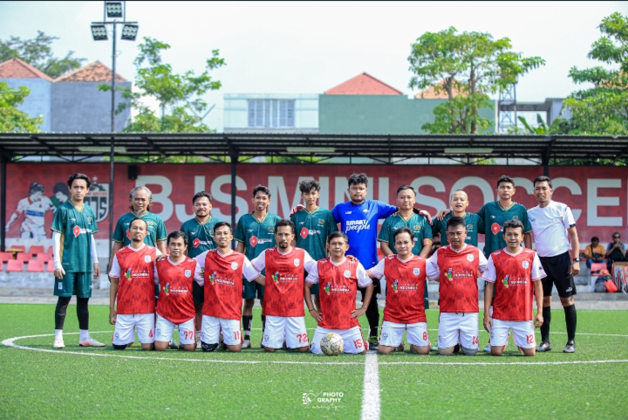Mini soccer kini sedang digemari. Foto saat komunitas jurnalis Judes FC tanding lawan Waras FC/ ist.untuk Lingkaran.net