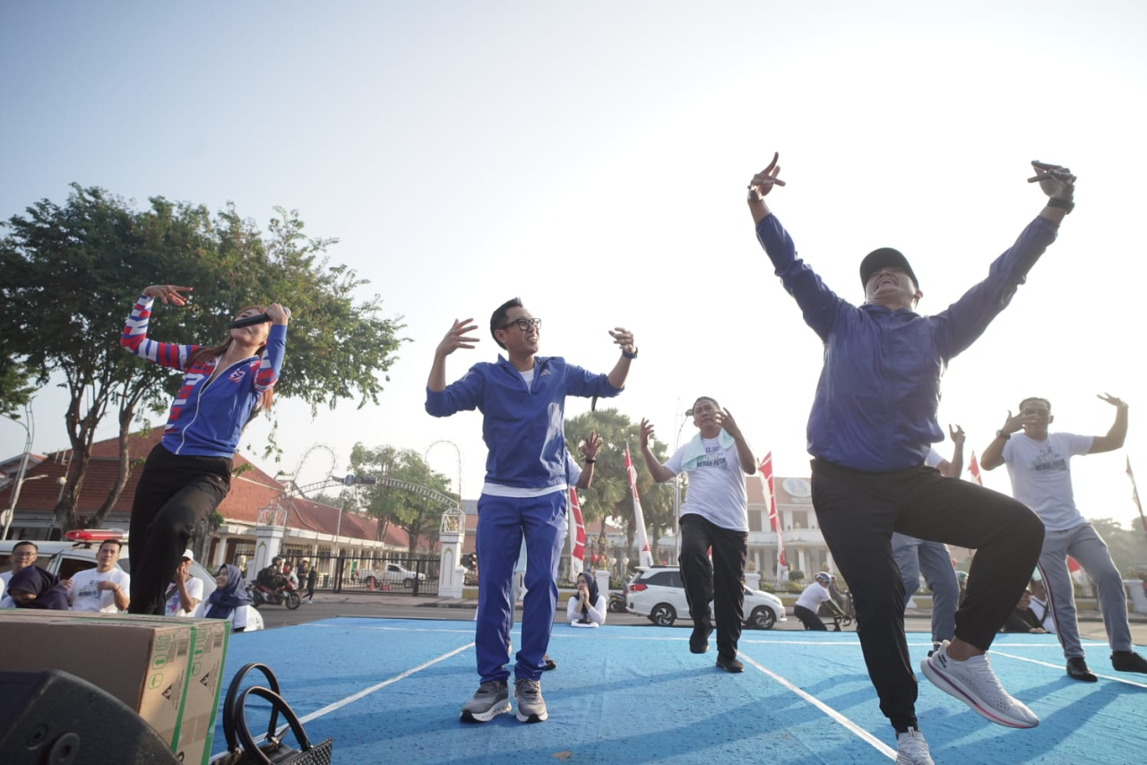 Eko Patrio, Sekjen PAN turut meriahkan Senam Merah Putih yang digelar oleh DPW PAN Jawa Timur dan DPD PAN Kota Surabaya. (Foto: Heru Humas PAN Jatim)