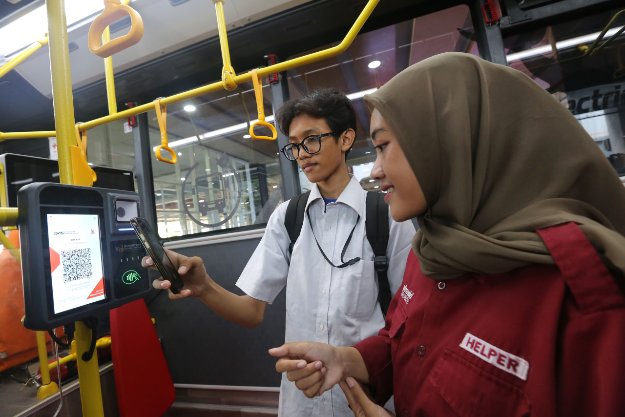 Pemkot Surabaya integrasikan Bus Trans Jatim dengan berbagai moda transportasi di Kota Pahlawan, termasuk Suroboyo Bus (Foto: Pemkot Surabaya).