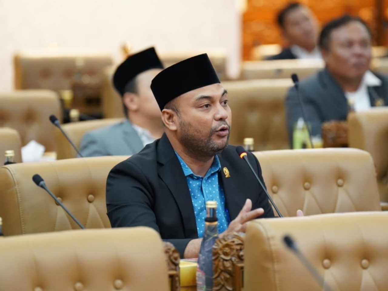 Abdul Halim, Ketua Komisi D DPRD Jatim dari Fraksi Gerindra saat melakukan interupsi saat rapat Paripurna, Senin (25/8/2025).