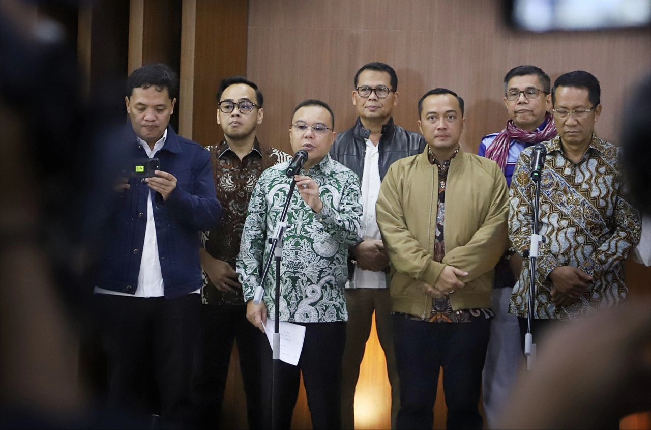 Waka DPR RI Sufmi Dasco Ahmad menggelar konferensi pers didampingi Pimpinan Fraksi DPR RI, Pimpinan Komisi III DPR RI, Mensesneg Prasetyo Hadi dan Menkum Supratman Andi Agtas, di DPR RI, Kamis (31/7/2025). Foto: Dok DPR RI/Elvis/kwp