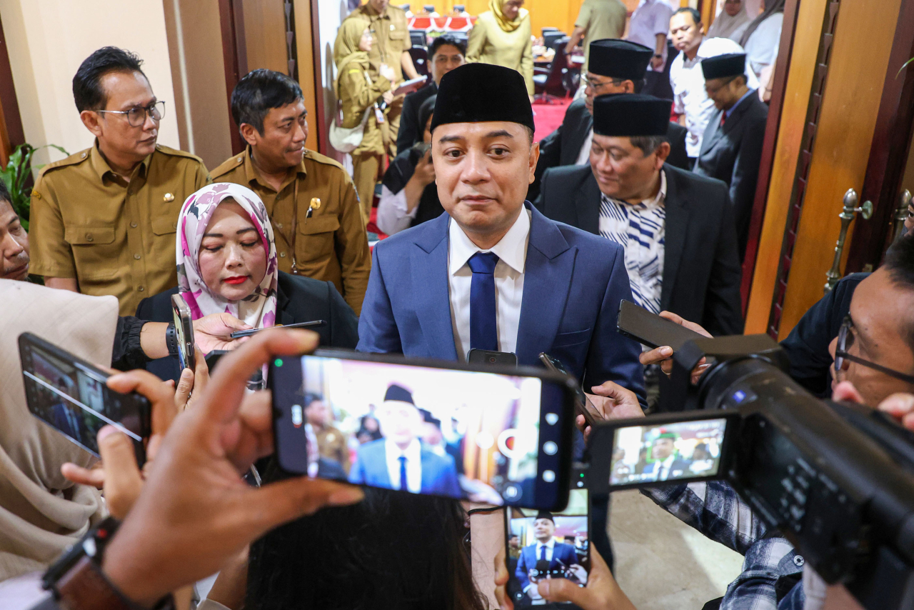 Wali Kota Surabaya Eri Cahyadi diwawancarai wartawan (Foto: Pemkot Surabaya)