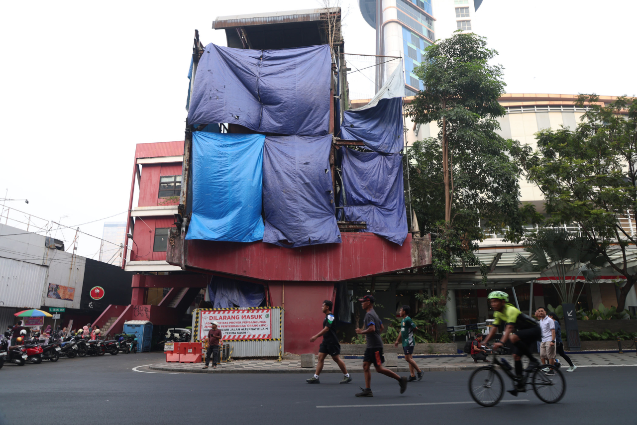 Jembatan Penyeberangan Orang (JPO) Siola di Jalan Tunjungan. dibongkar. (Foto: Pemkot Surabaya)