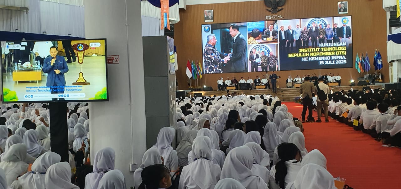 Menko AHY jadi pembicara saat Pengenalan Kehidupan Kampus bagi Mahasiswa Baru (PKKMB) di Institut Teknologi Sepuluh Nopember (ITS), Senin (4/8/2025).