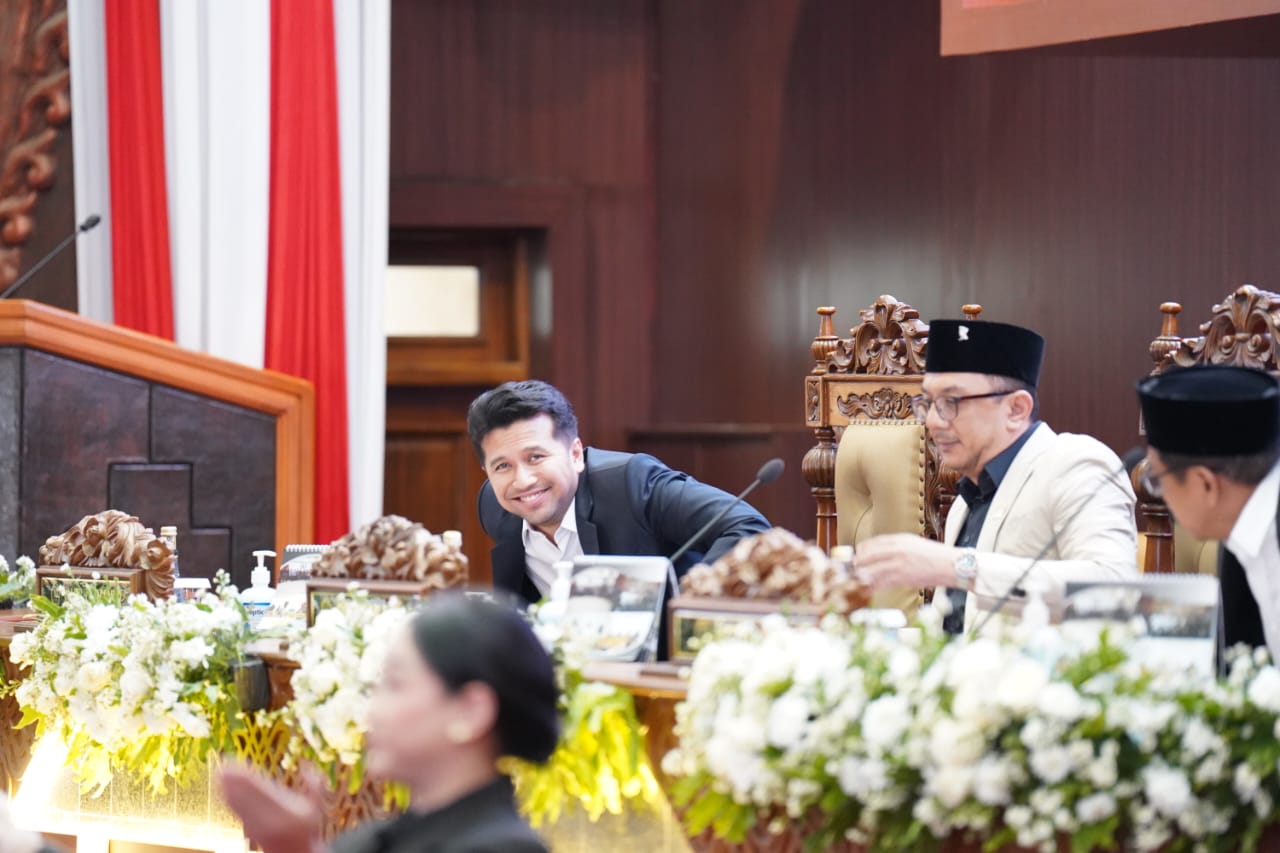 Suasana rapat Paripurna DPRD Jatim ditunda, Senin (25/8/2025).