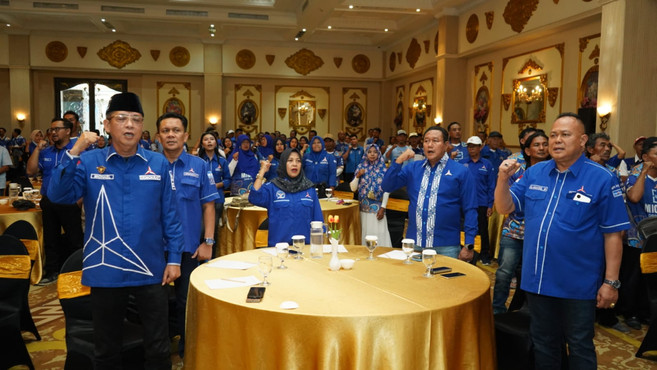 Bendahara DPD Demokrat Jatim dr. Agung Mulyono (kanan) saat menghadiri Pendidikan Politik (Dikpol) 2025 di Hotel Aston Banyuwangi, Sabtu (13/9/2025).
