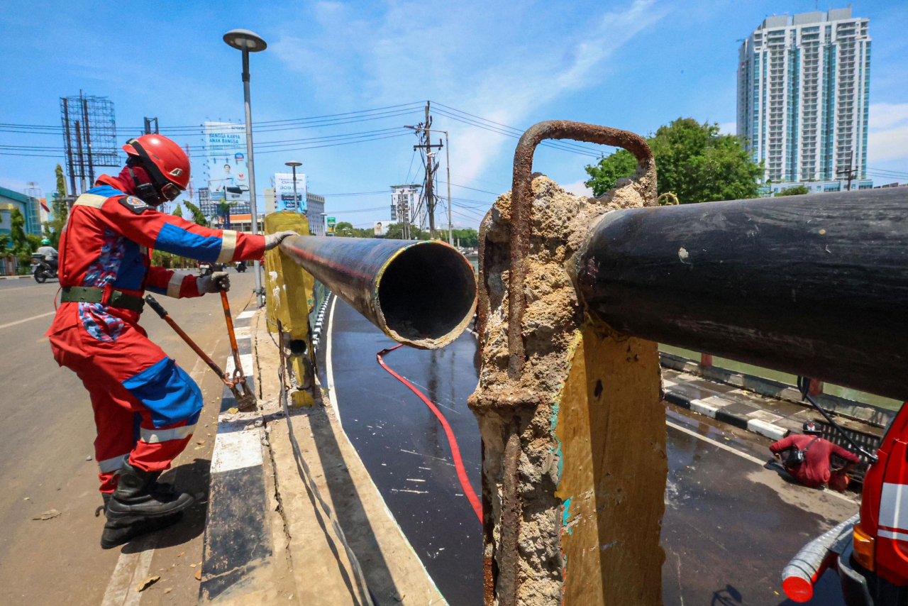 Fasum yang mengalami kerusakan akibat aksi massa di Surabaya (Foto: Pemkot Surabaya)