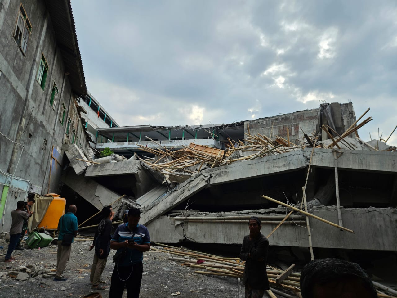 Ponpes Al-Khoziny di Buduran, Sidoarjo, dilaporkan runtuh pada Senin (29/9/2025). [Basarnas Surabaya]