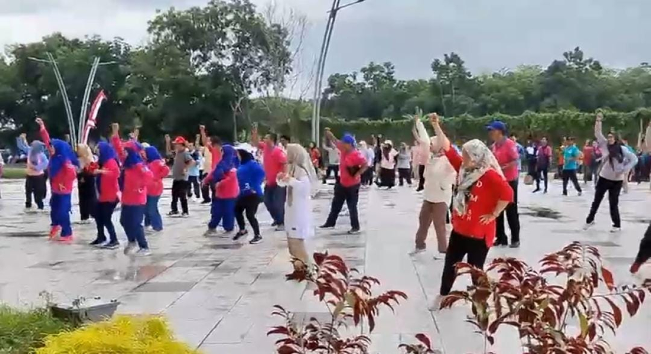 Warga Jember meramaikan program Olahraga Sore Bersama di JSG. (Foto: Ist)
