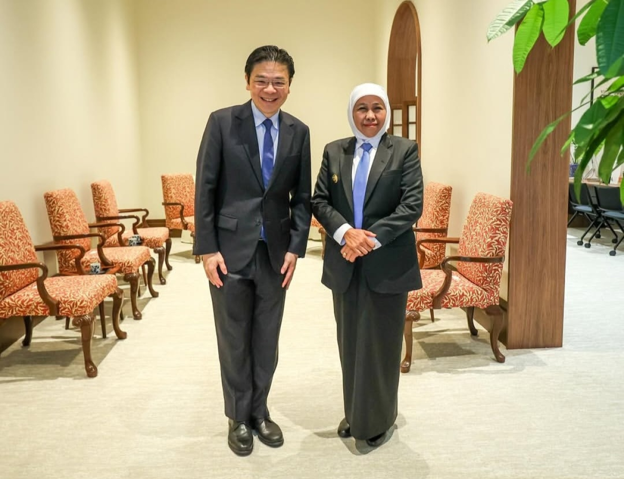 Gubernur Khofifah dan Perdana Menteri Singapura Lawrence Wong. (Foto Instagram pribadi Perdana Menteri Singapura Lawrence Wong)