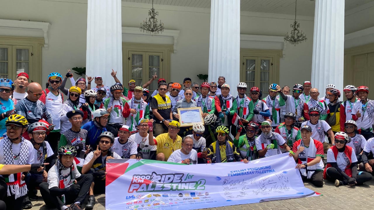 Pesepeda 1000 KM Ride for Palestine 2025 Tiba di Kantor Kemenlu, Wamen: Saya Terharu