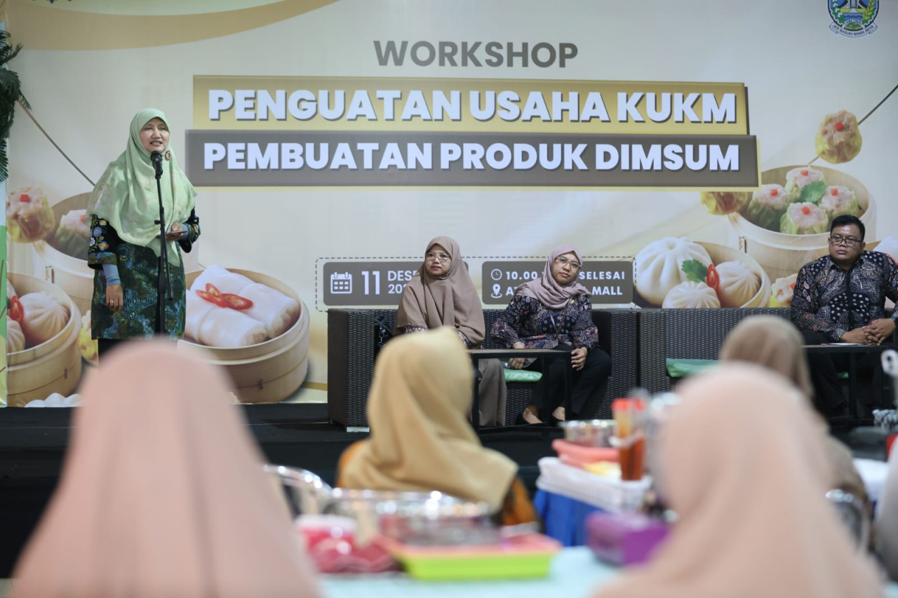 Ketua Fraksi PKS, Lilik Hendarwati saat memberi sambutan. (Foto: Ist)