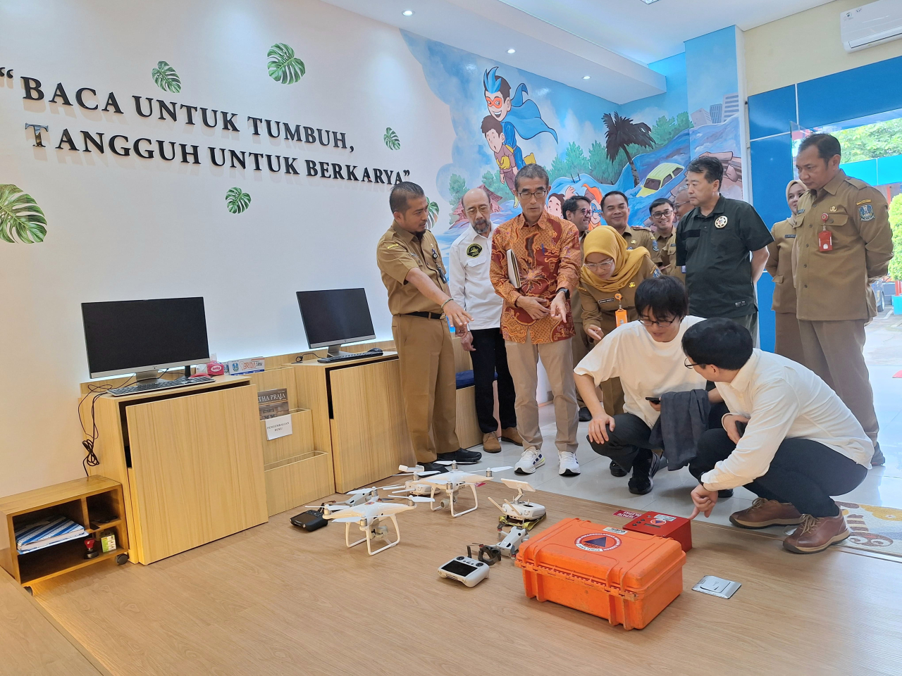 Tim Riset Chiba Institute of Science (CIS) Jepang bersama Badan Riset dan Inovasi Nasional (BRIN) serta Badan Riset dan Inovasi Daerah (Brida) Jawa Timur melakukan kunjungan ke Badan Penanggulangan Bencana Daerah (BPBD) Jawa Timur, Senin (19/1/2026). 