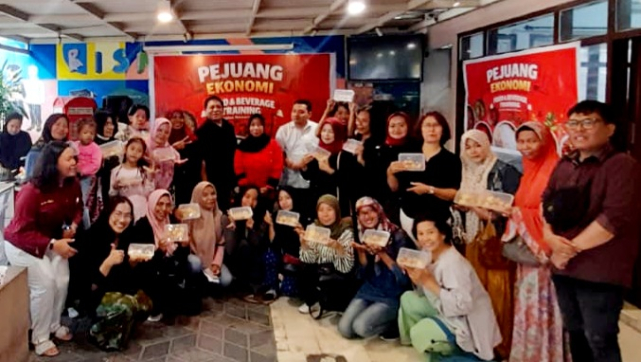 Peluncuran gerakan pemberdayaan UMKM Pejuang Ekonomi di Kota Surabaya ditandai dengan acara syukuran dan pelatihan perdana di Historisma, Jalan Bratang Binangun 17, Minggu (18/1/2026).