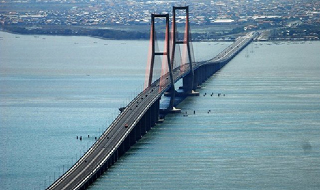 Indonesia Islamic Science Park di kaki Jembatan Suramadu tak kunjung dibangun.