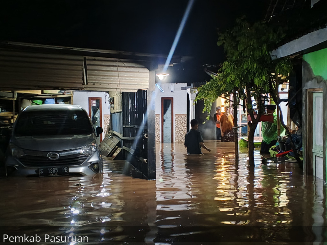 Sebuah rumah di Kabupaten Pasuruan terendam banjir. (Foto Pemkab Pasuruan)