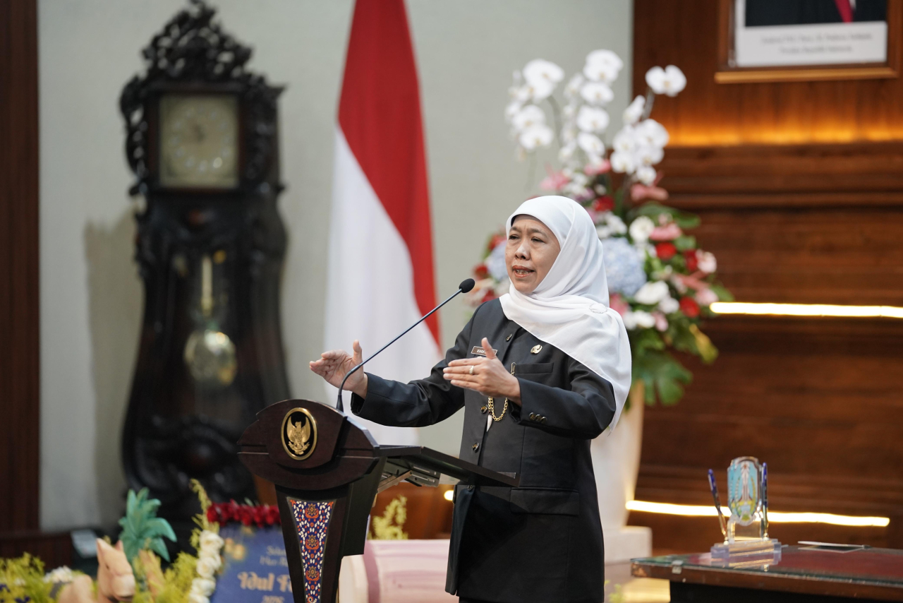 Gubernur Khofifah saat melantik 128 Kepala UPT Satuan Pendidikan di Gedung Negara Grahadi, Rabu (25/3/2026)