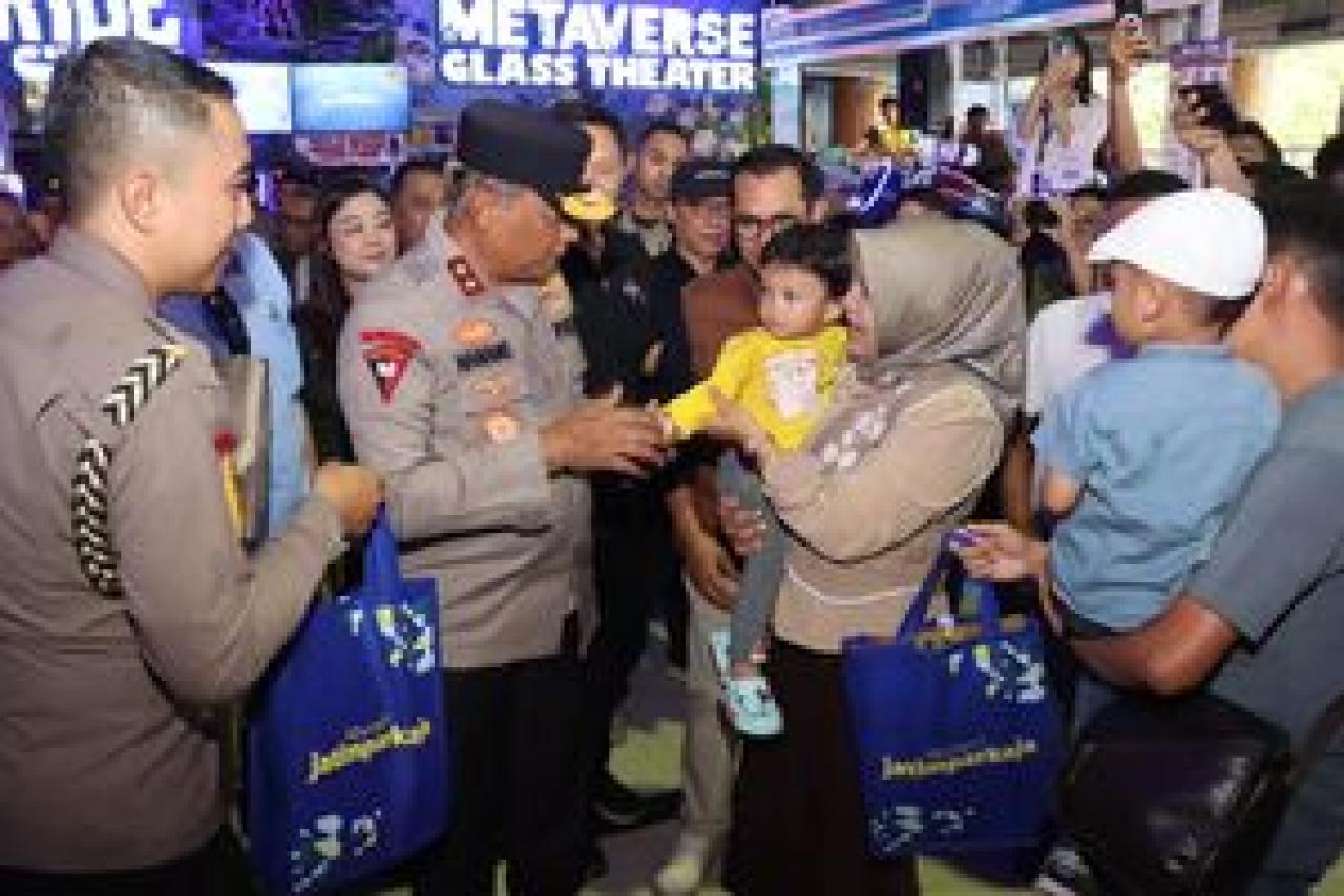 Kapolda Jatim Irjen Nanang Avianto meninjau langsung pengamanan di kawasan wisata Jatim Park 2, Museum Angkut, dan Jatim Park 3 di Kota Batu, Sabtu (28/3/2026).