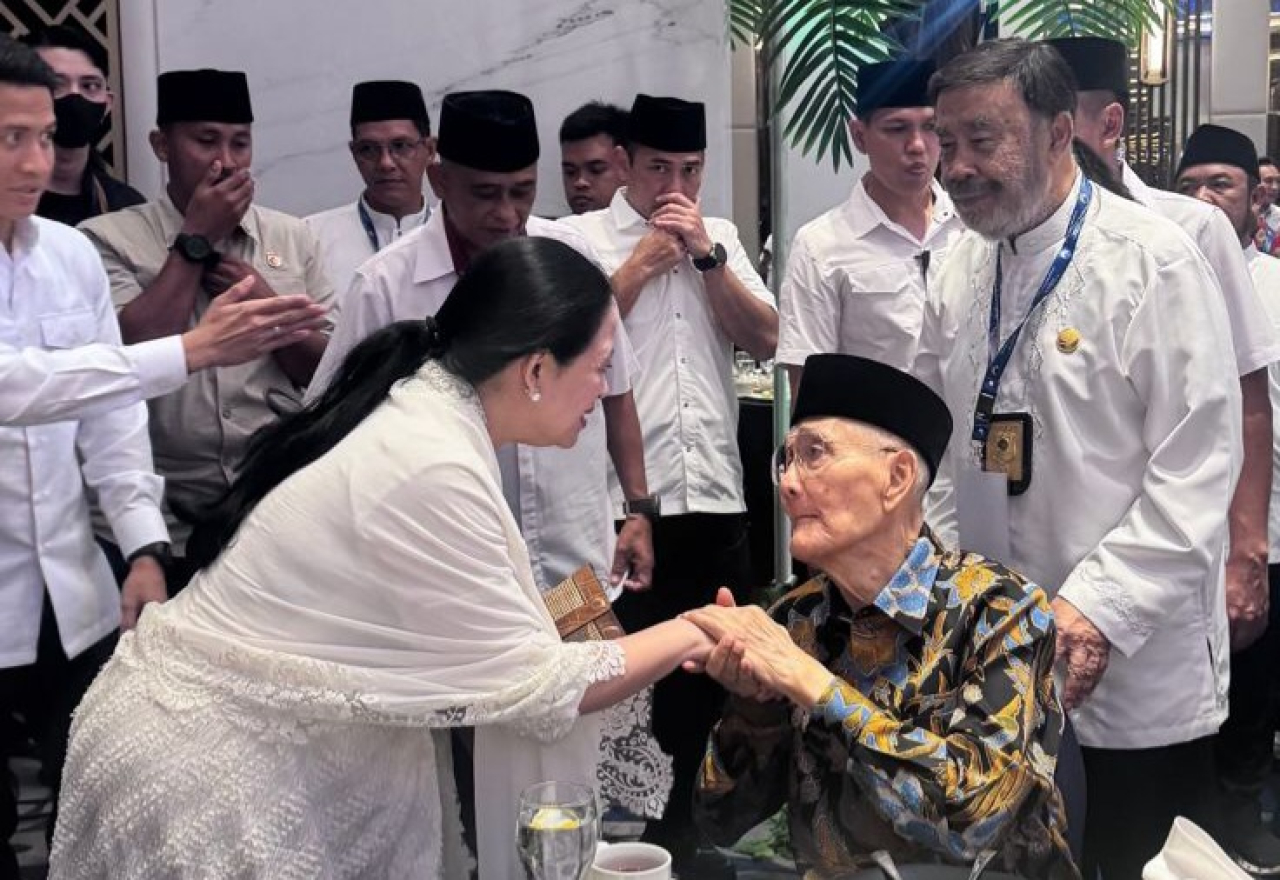 Puan Maharani saat bertemu Wapres RI Ke-6 Try Sutrisno.