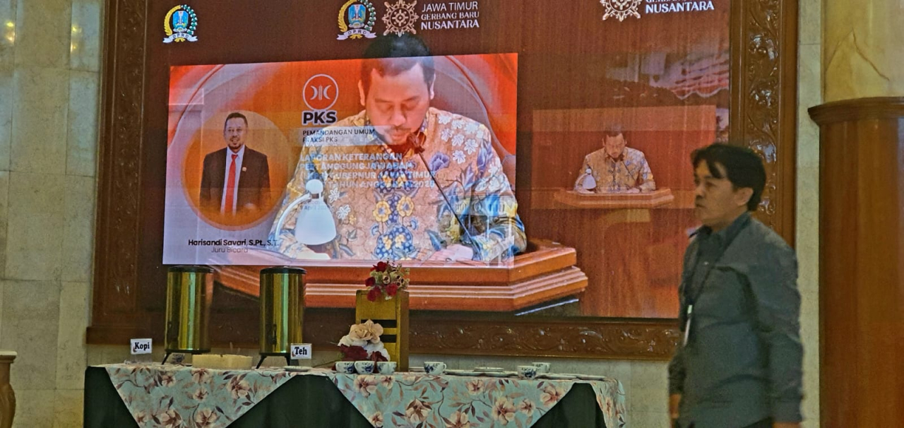 Juru Bicara Fraksi PKS, Harisandi Savari saat membacakan PU Fraksi atas LKPj Gubernur Tahun Anggaran 2025, Kamis (9/4/2026).
