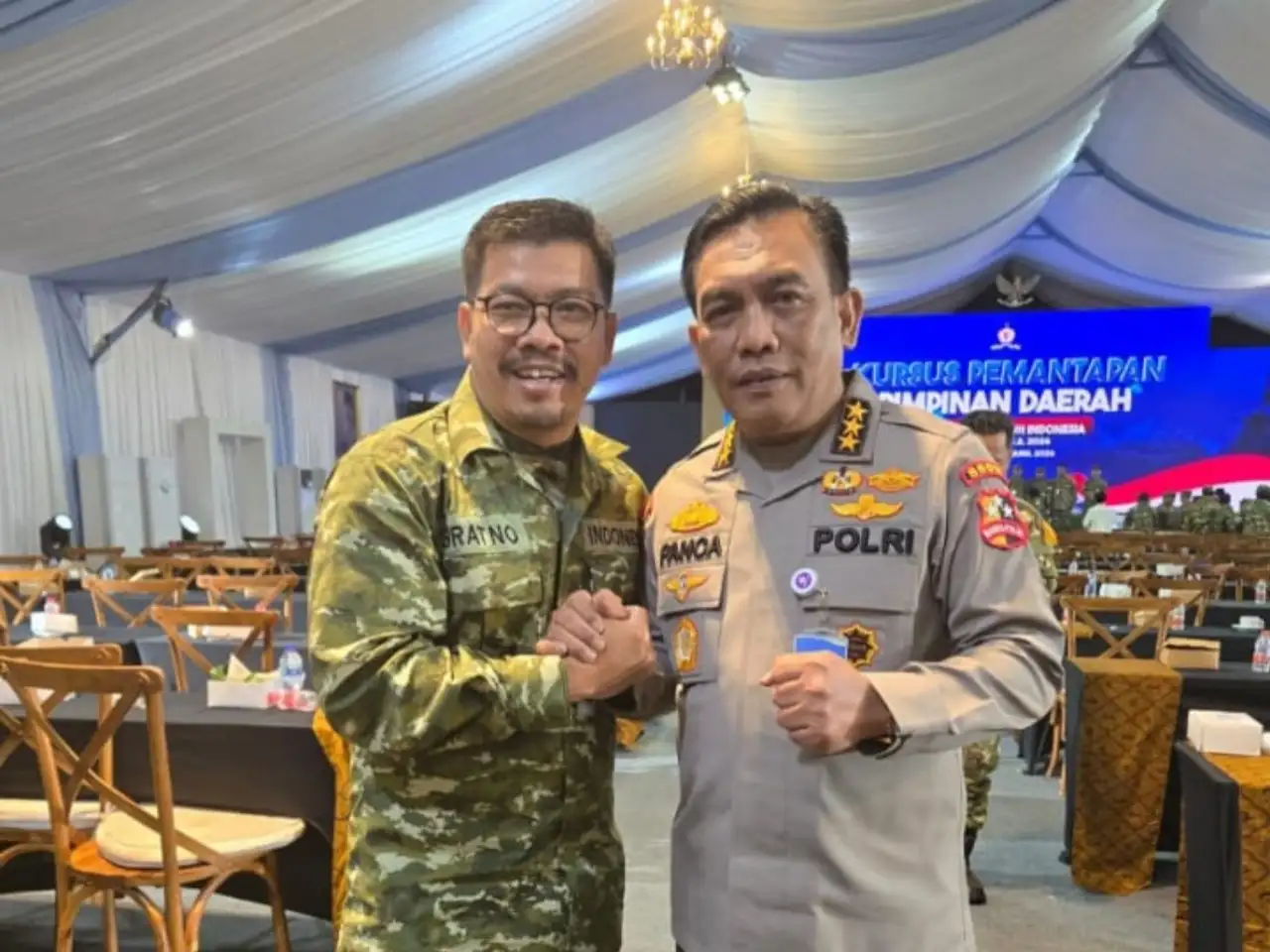 Ketua DPRD Magetan periode 2024-2029, Suratno (kiri), saat mengikuti kegiatan retret di Magelang, sebelum menjadi tersangka kasus pokok-pokok pikiran (Pokir), beberapa waktu lalu.