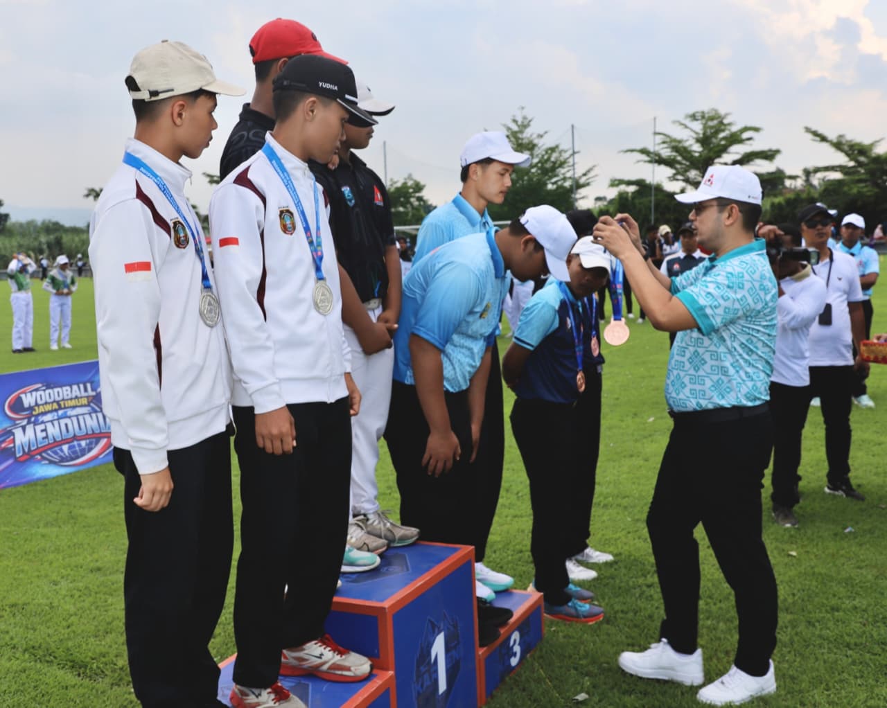 Ratusan atlet woodball dari 23 kabupaten/kota mengikuti pembukaan Kejuaraan Provinsi (Kejurprov) I Woodball Jawa Timur 2026 di Gelora Pojok Raya, Jumat (3/4/2026). 