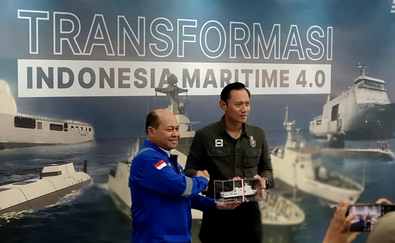 Menko Infrastruktur dan Pembangunan Kewilayahan, Agus Harimurti Yudhoyono saat meninjau fasilitas produksi PT PAL Indonesia di Surabaya, Kamis (21/5/2026).