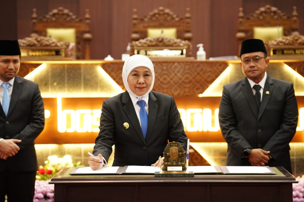 Wakil Ketua DPRD Jawa Timur Blegur Prijanggono memimpin Rapat Paripurna DPRD Jatim bersama Gubernur Jawa Timur Khofifah Indar Parawansa di Gedung DPRD Jatim, Senin (11/5/2026). (Humas DPRD Jatim)