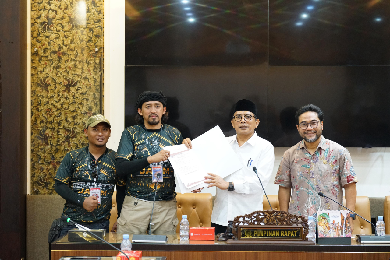 Audiensi DPRD Jatim bersama Aliansi Geranat’s Jatim membahas dorongan lahirnya UU Transportasi Online, Rabu (20/5/2026)..