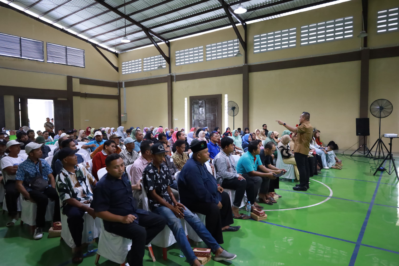 Ketua Komisi A DPRD Kota Surabaya Yona Bagus Widyatmoko saat reses bersama warga Kelurahan Lontar