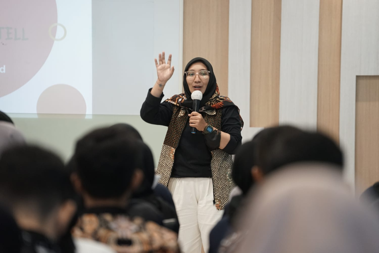 Pengamat Komunikasi, Agustina Widyawati, S.Sos.,M.I.Kom