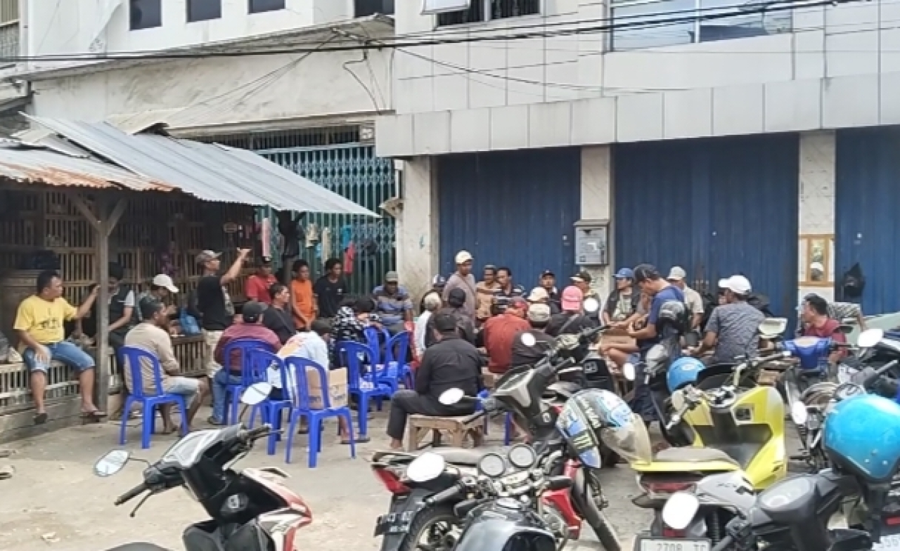 Para pedagang unggas masih memadai area stand pasar