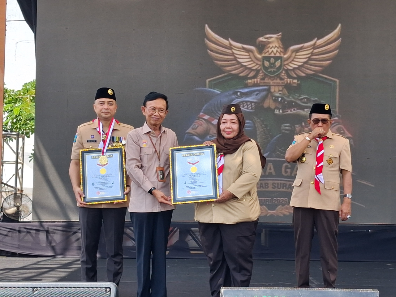 Pramuka Surabaya terima Tiga rekor muri