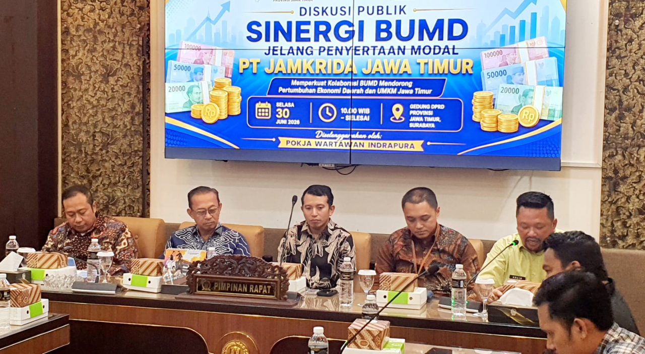 Direktur Utama PT Jamkrida Jawa Timur, Untung Heri Sukariyanto saat menghadiri Diskusi Publik yang digelar oleh Pokja Wartawan Indrapura di ruang Banmus DPRD Jatim, Selasa (30/6/2026).