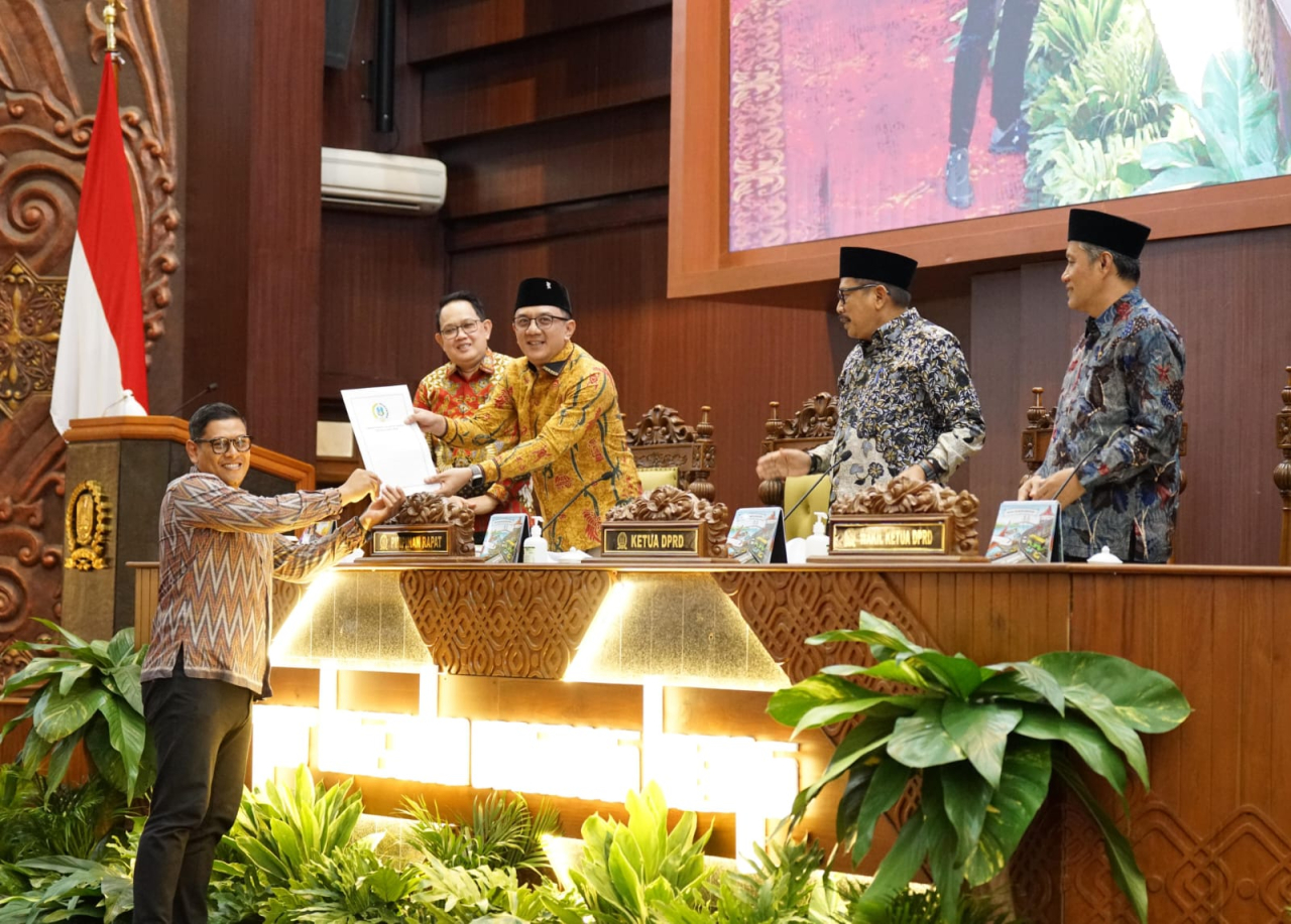 Abdullah Abu Bakar, juru bicara Fraksi PAN DPRD Jatim