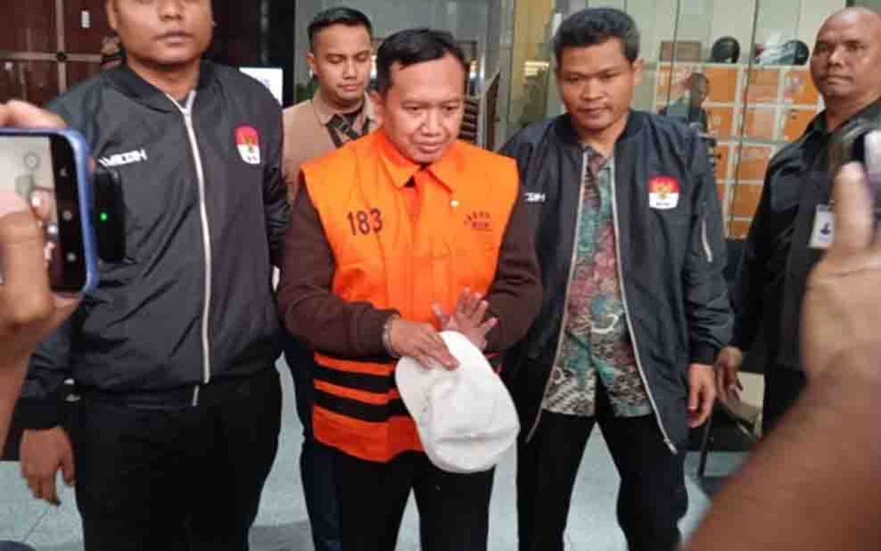 KPK menahan anggota DPRD Jatim Moch Mahrus